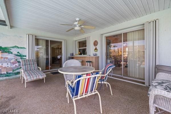 sunroom with ceiling fan