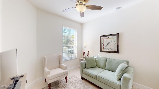 sitting room with ceiling fan