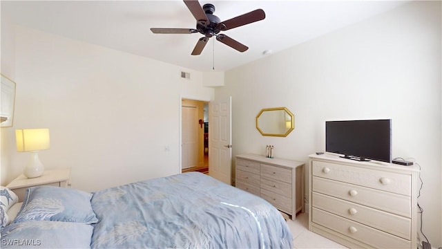 bedroom with ceiling fan