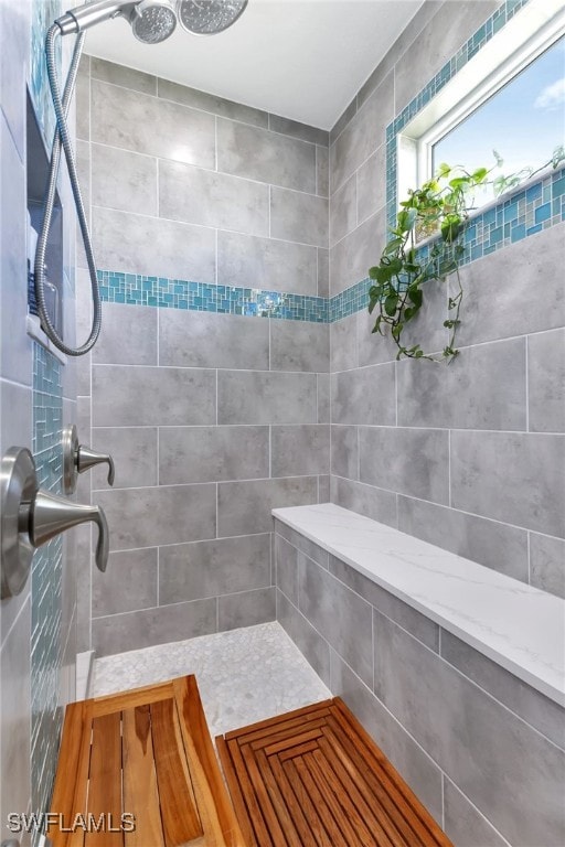 bathroom featuring a tile shower