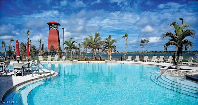 view of swimming pool featuring a patio