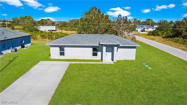 view of front of home with a front yard