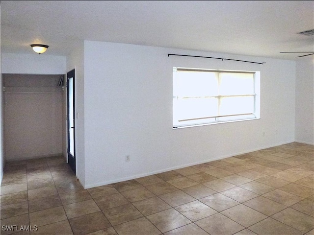 empty room with ceiling fan