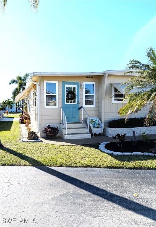 ranch-style house with a front yard