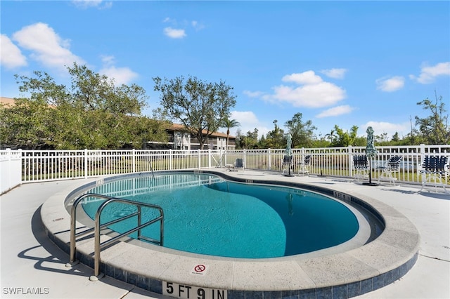 view of swimming pool