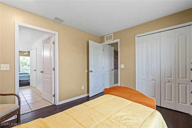 bedroom featuring dark wood-type flooring and a closet