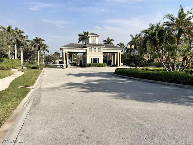 view of front of house featuring driveway