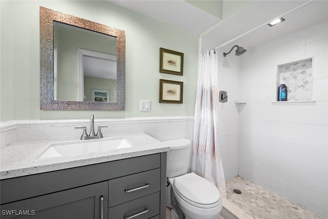 bathroom with a shower with curtain, vanity, and toilet