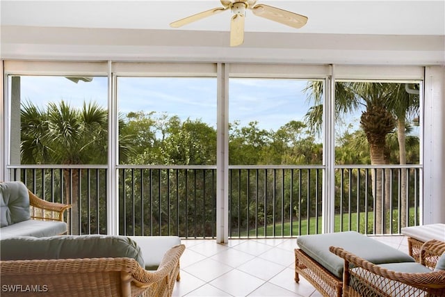 sunroom featuring ceiling fan