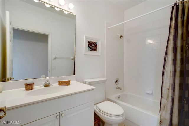 full bath featuring shower / tub combo with curtain, vanity, and toilet