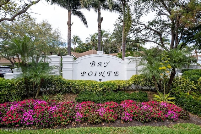 view of community / neighborhood sign