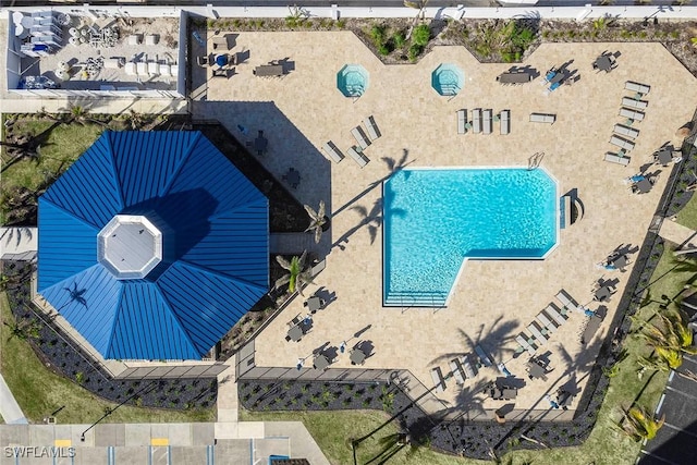 view of swimming pool