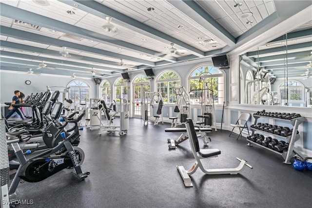 exercise room featuring ceiling fan