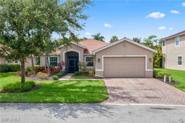 view of front of home featuring a garage and a front yard