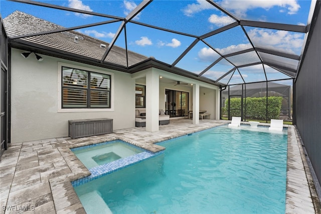 view of pool featuring an in ground hot tub, an outdoor hangout area, a patio area, and a lanai