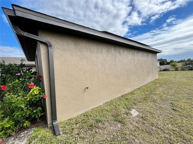 view of side of property featuring a yard