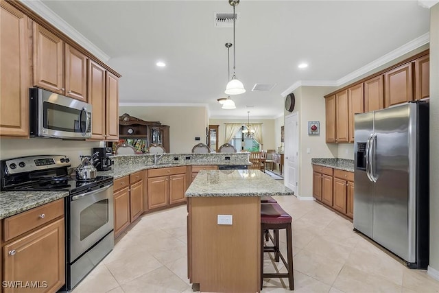 kitchen with stainless steel appliances, a kitchen breakfast bar, a center island, decorative light fixtures, and kitchen peninsula