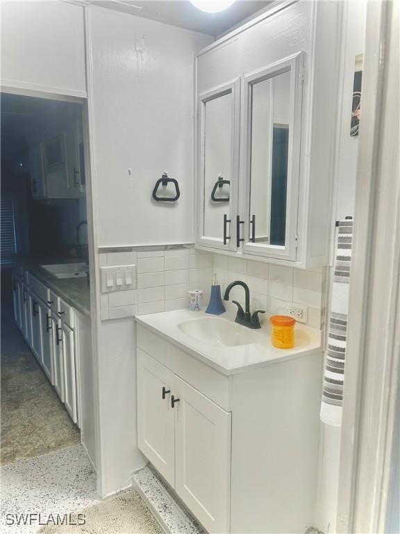 bathroom with vanity and decorative backsplash