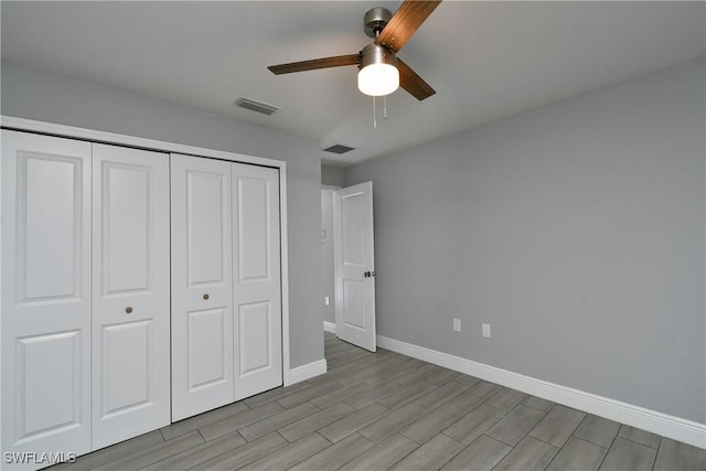 unfurnished bedroom featuring ceiling fan and a closet