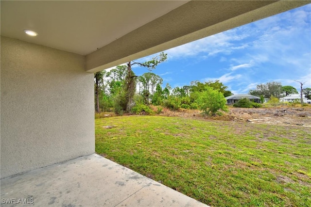 view of yard featuring a patio