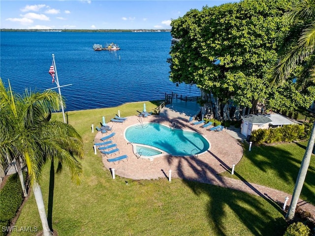 bird's eye view with a water view