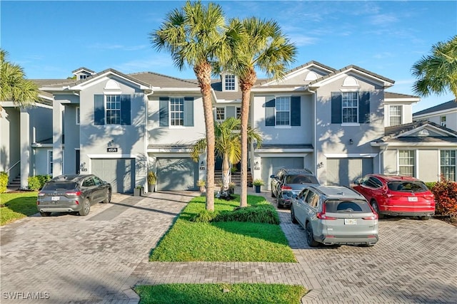 view of front facade featuring a garage