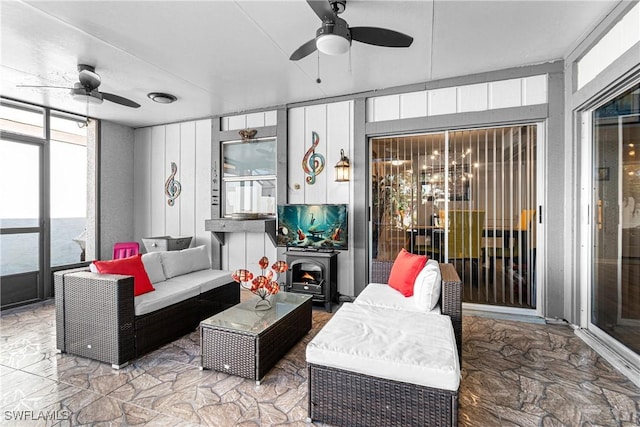 sunroom with ceiling fan