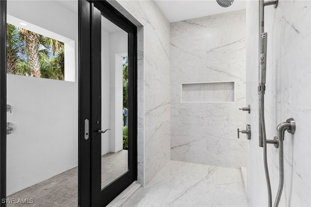 bathroom featuring a tile shower