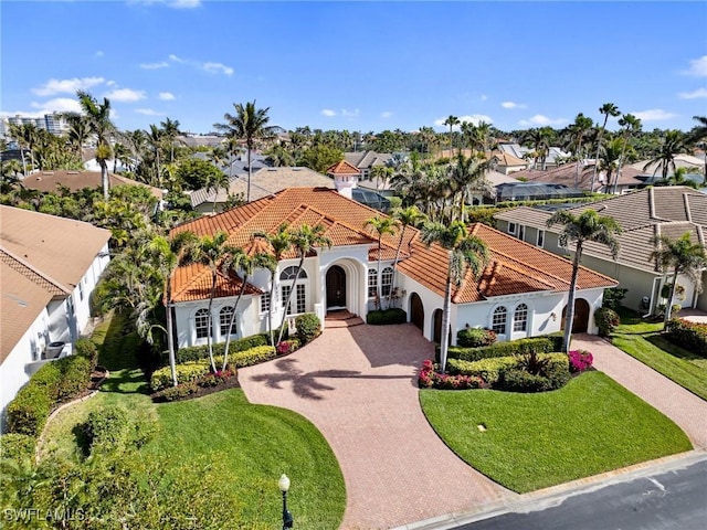 view of front of home featuring a front yard