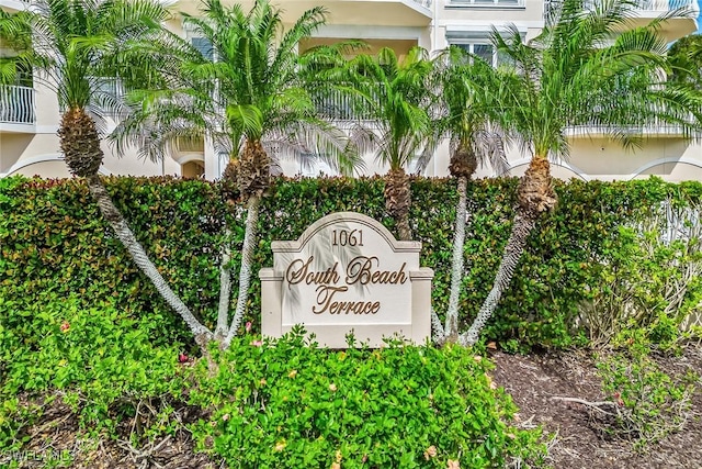 view of community / neighborhood sign