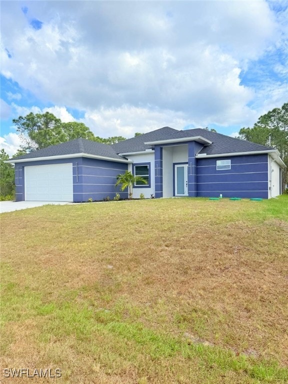 view of front of home featuring a garage and a front yard