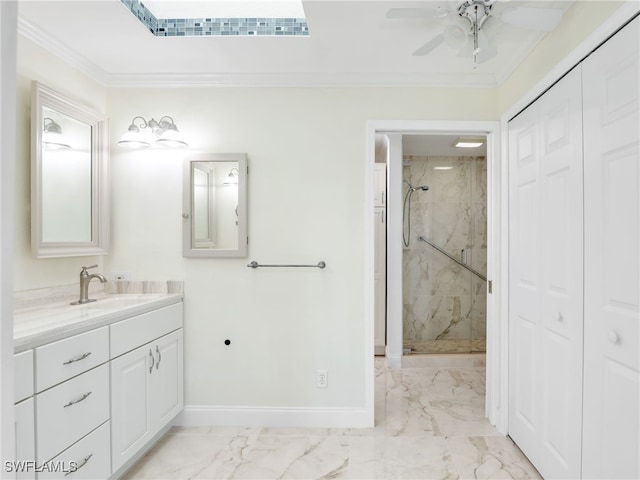 bathroom with ornamental molding, a tile shower, vanity, and ceiling fan