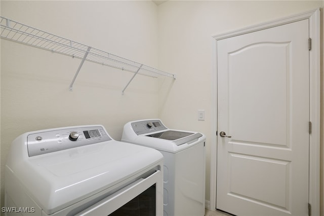 laundry room with independent washer and dryer