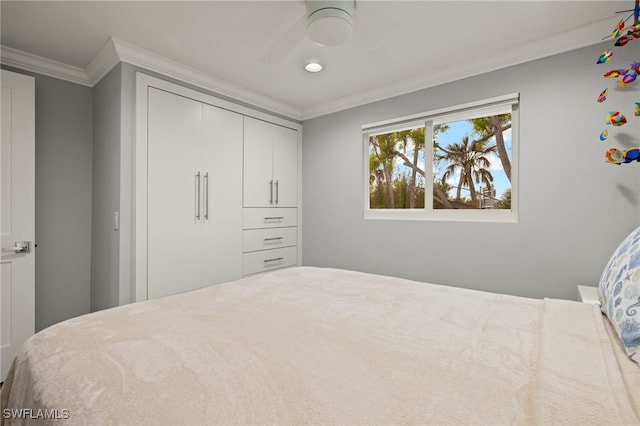 bedroom with crown molding, a closet, and ceiling fan