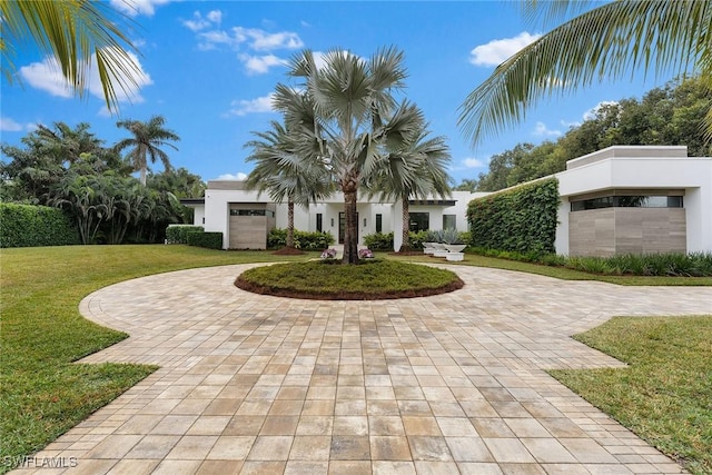 view of front of property with a front lawn