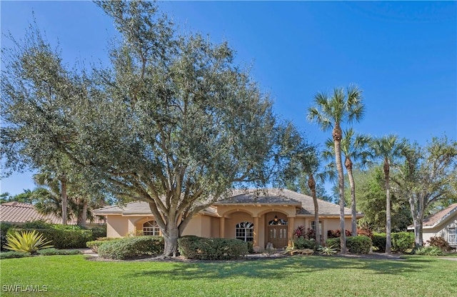 view of front of property with a front lawn