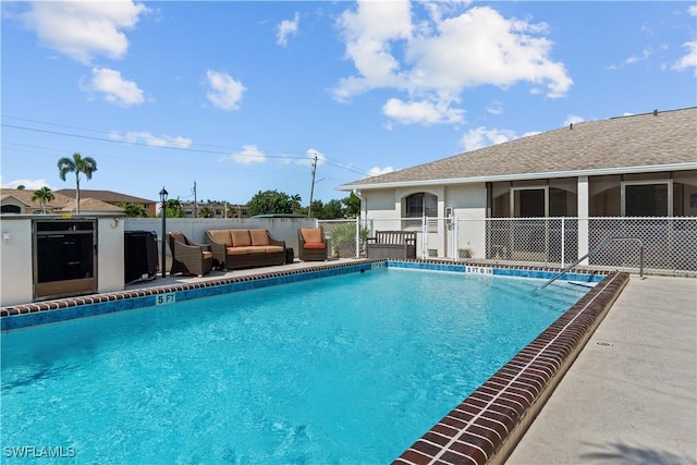 view of swimming pool