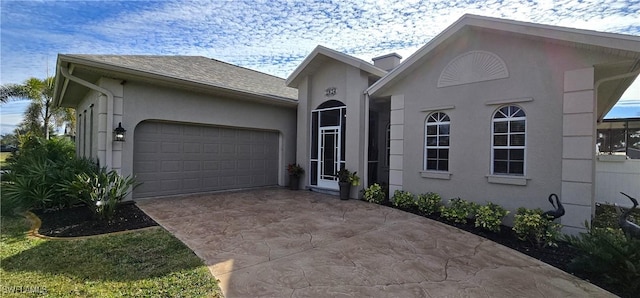 view of front facade featuring a garage