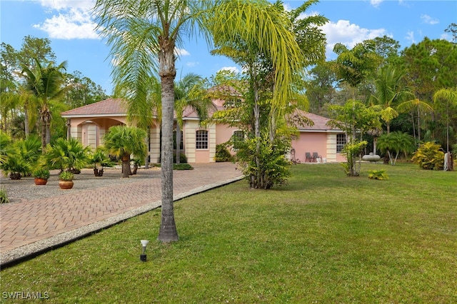 view of front facade with a front yard