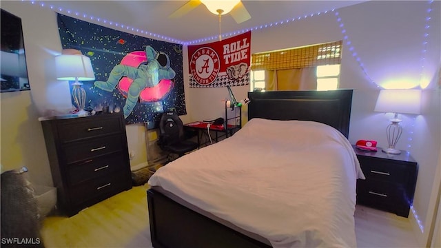 bedroom with ceiling fan