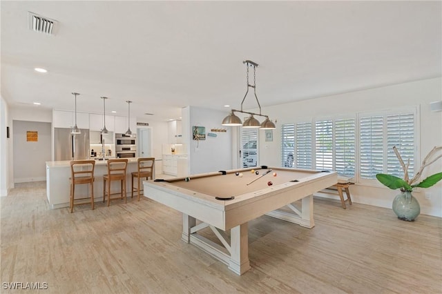 rec room featuring light wood-type flooring, visible vents, billiards, and recessed lighting