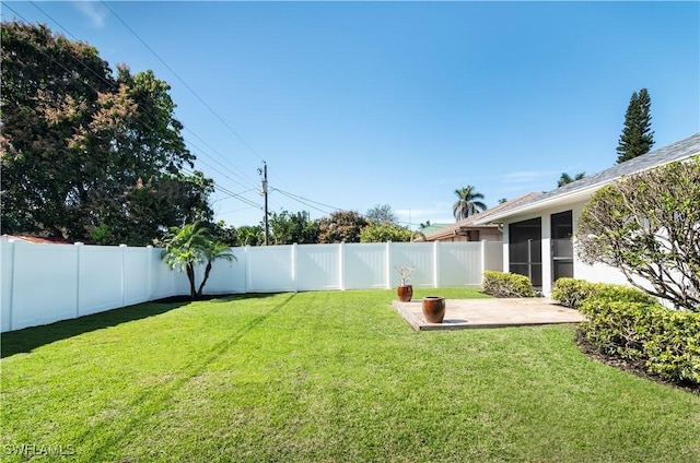 view of yard featuring a patio area