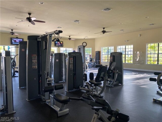 exercise room with visible vents, baseboards, a ceiling fan, and recessed lighting