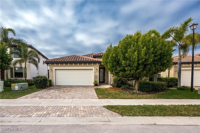 view of front of property featuring a garage