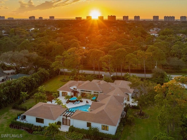 view of aerial view at dusk