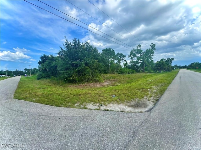 Listing photo 2 for 2519 38th St SW, Lehigh Acres FL 33976