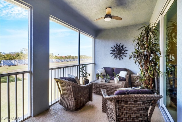 sunroom with ceiling fan