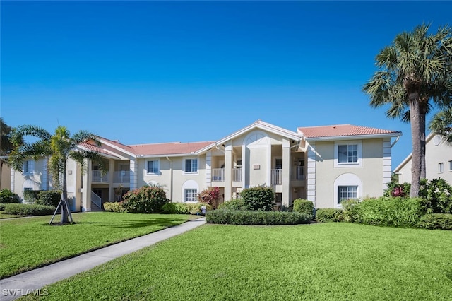 view of front of property with a front yard