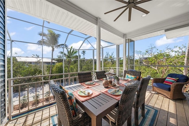 sunroom featuring ceiling fan