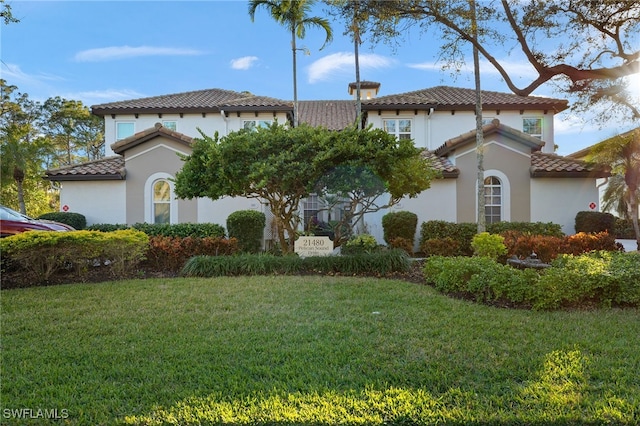 view of front of home with a front lawn